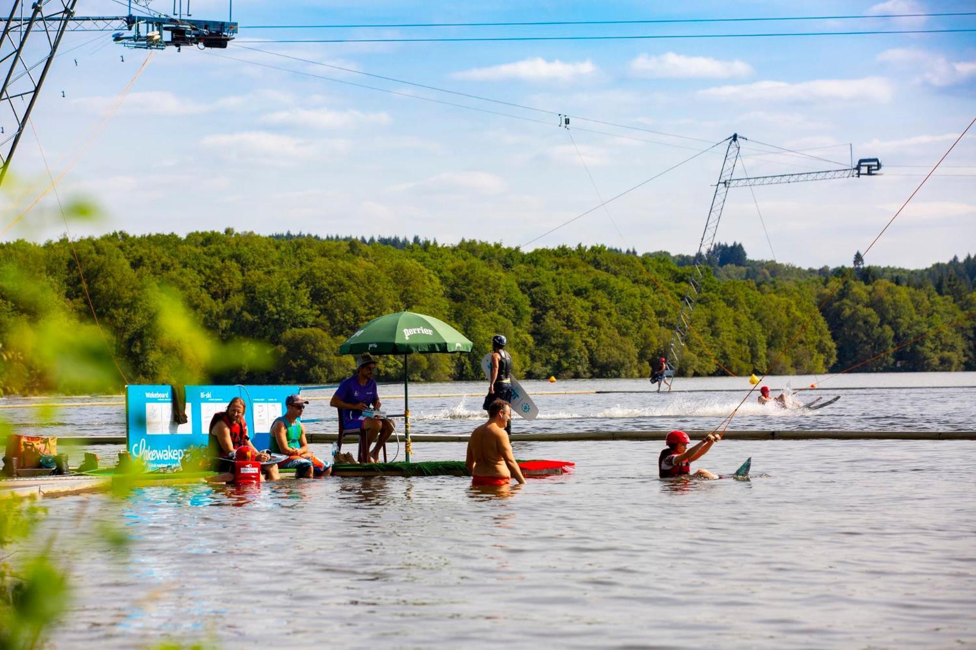 Camping Du Lac De Saint-Pardoux Hotel Exterior photo