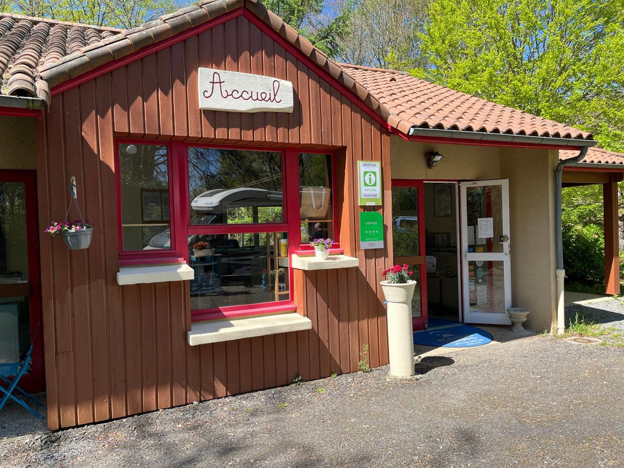 Camping Du Lac De Saint-Pardoux Hotel Exterior photo